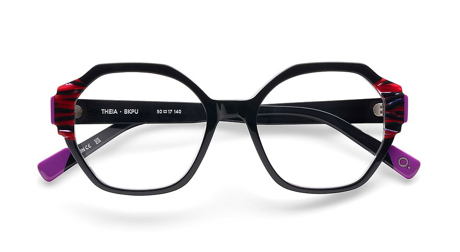 Das Bild zeigt die Korrektionsbrille THEIA BKPU von der Marke Etnia Barcelona in schwarz.